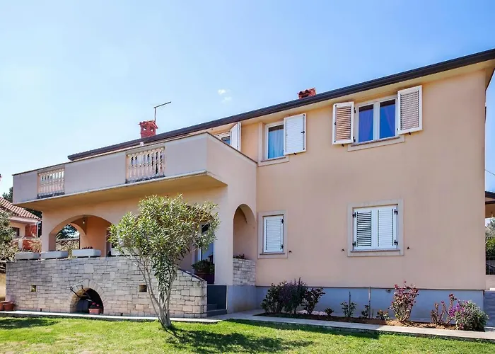 Awesome Apartment In Pula With Wifi