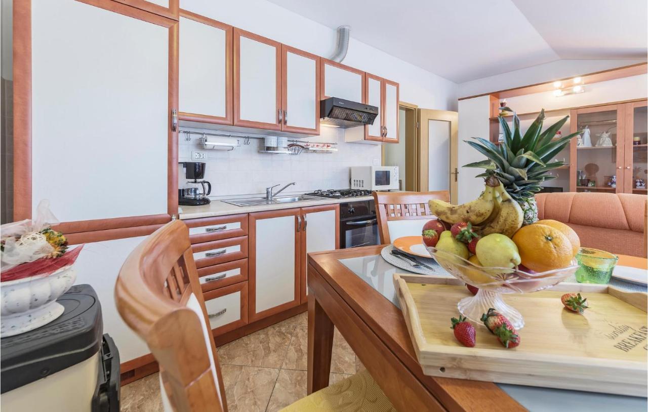 Awesome In With Wifi Apartament Pula