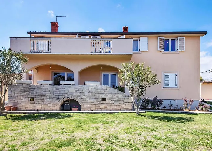 Awesome Apartment In Pula With Wifi